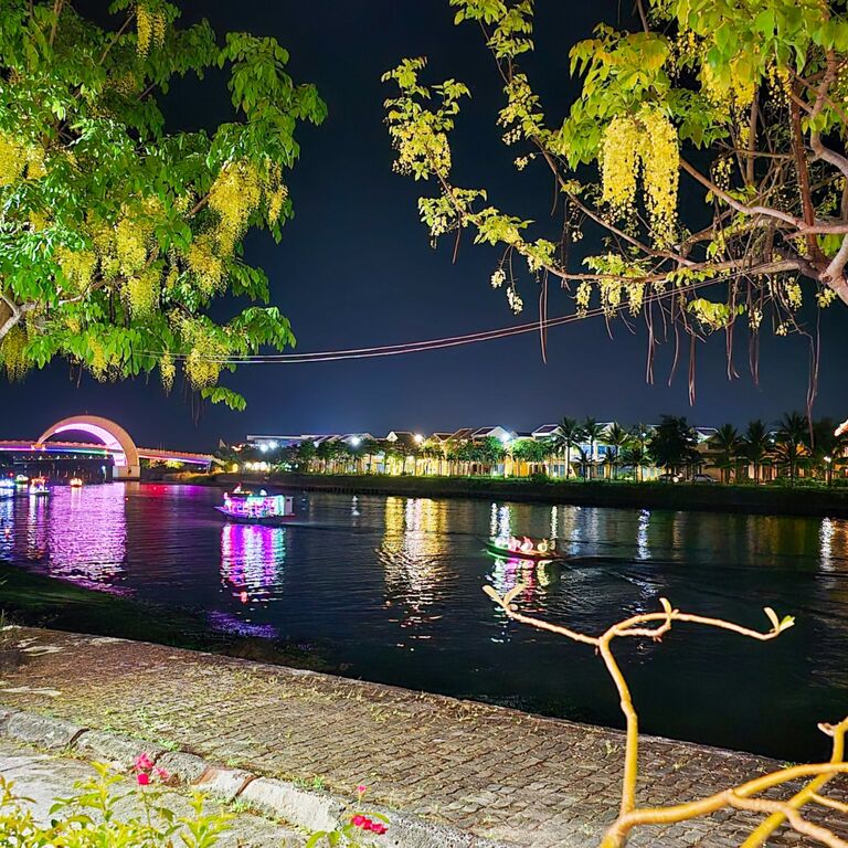 Riverside White House Hotel