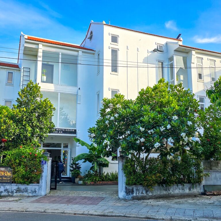 Riverside White House Hotel