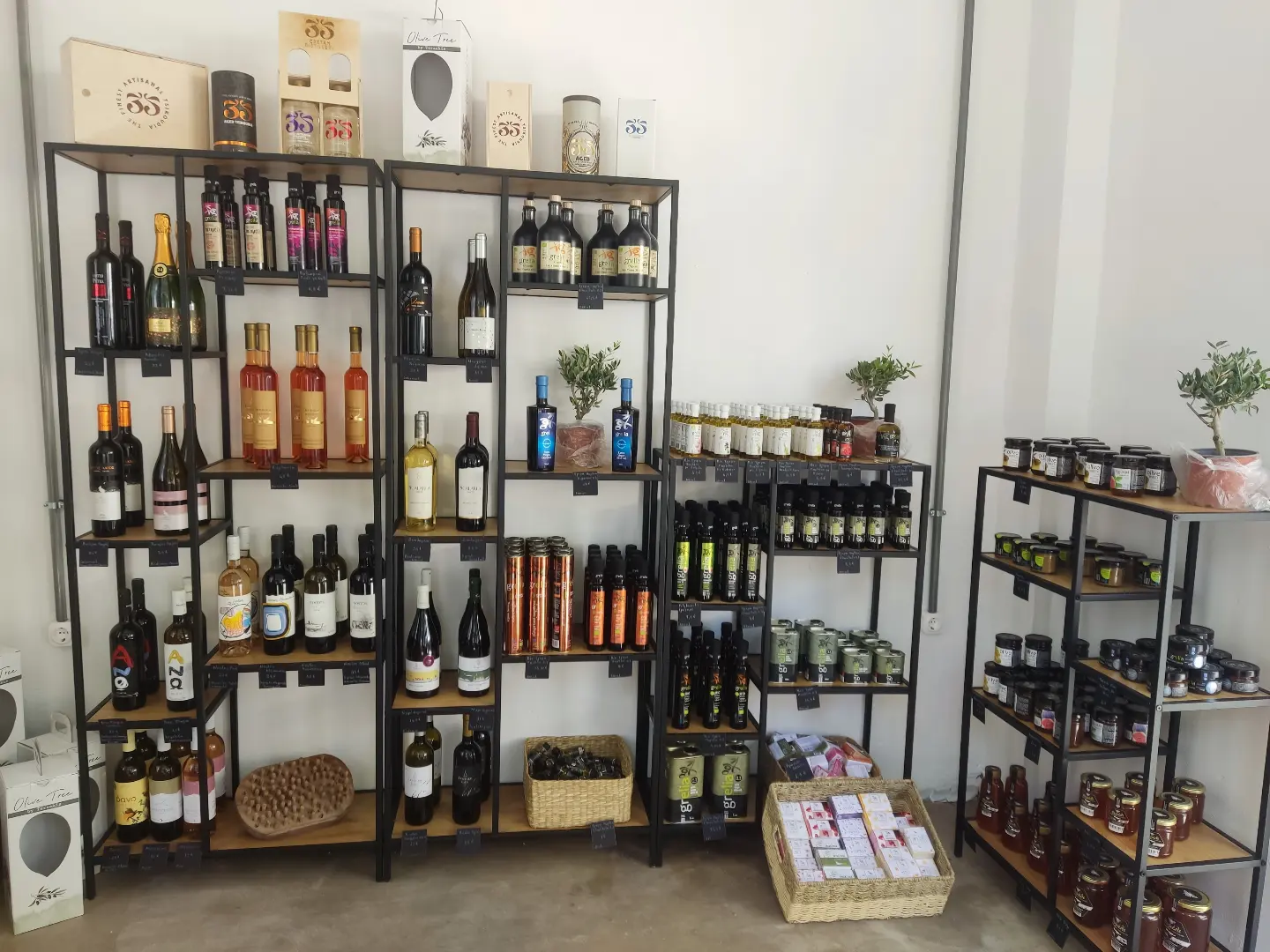 Arcus Deli shop