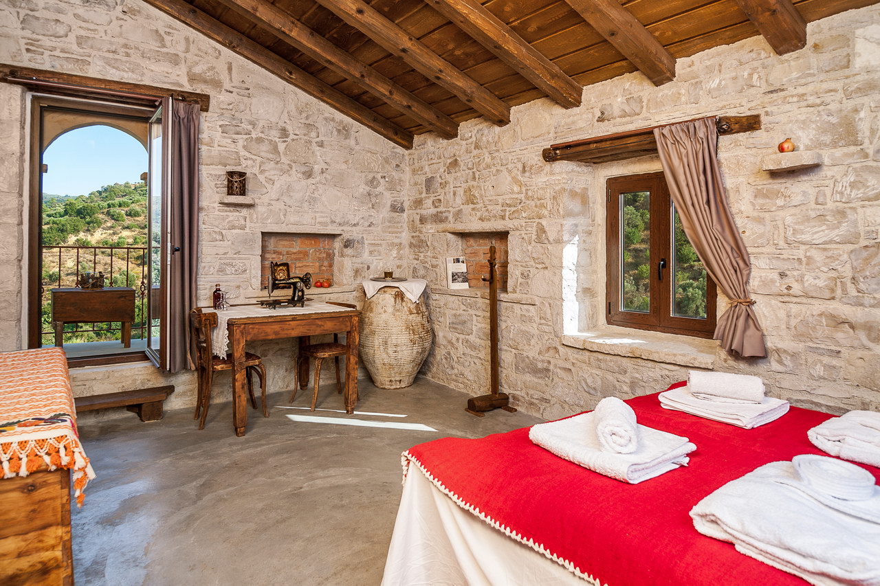 FILOGLOSSIA GREEK LANGUAGE ACADEMY