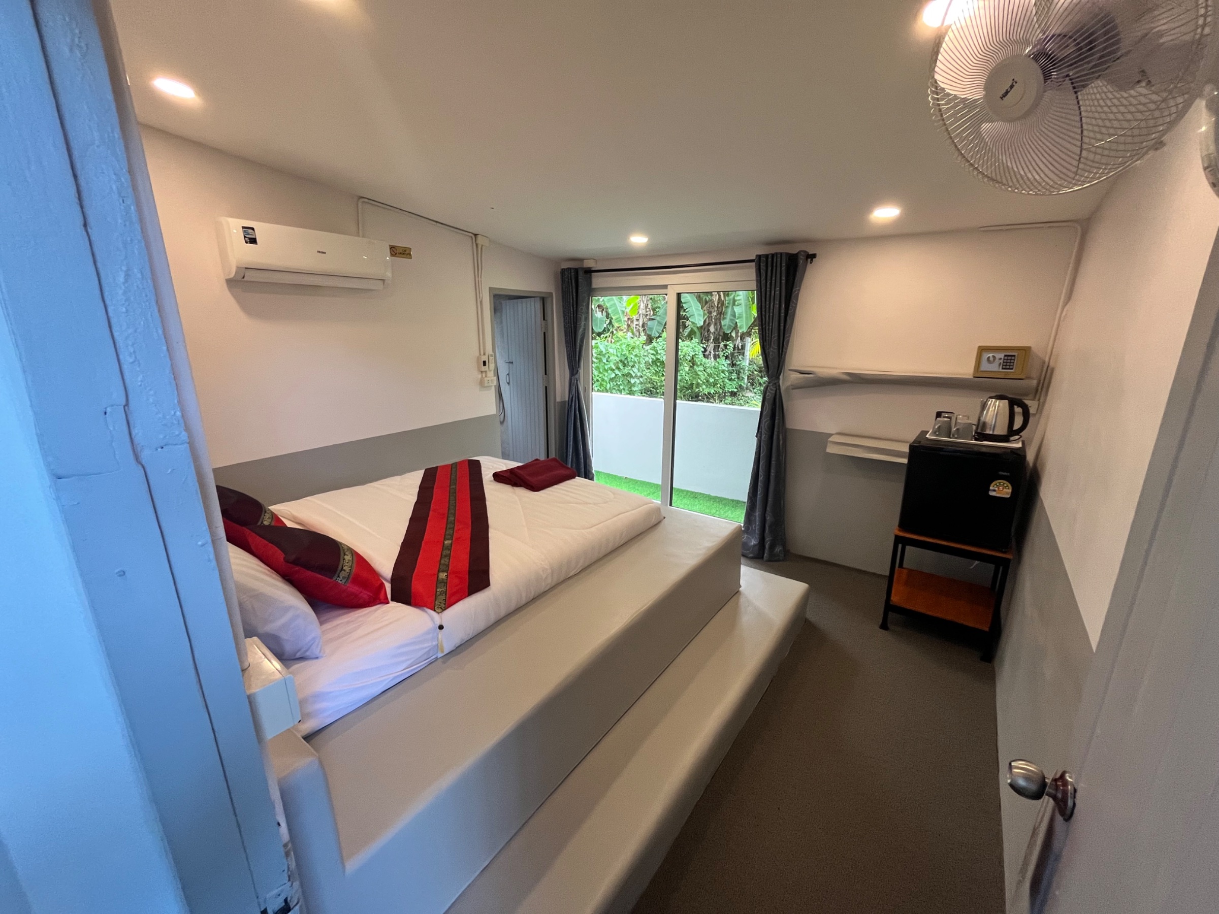 THE GUEST HOUSE 2 L