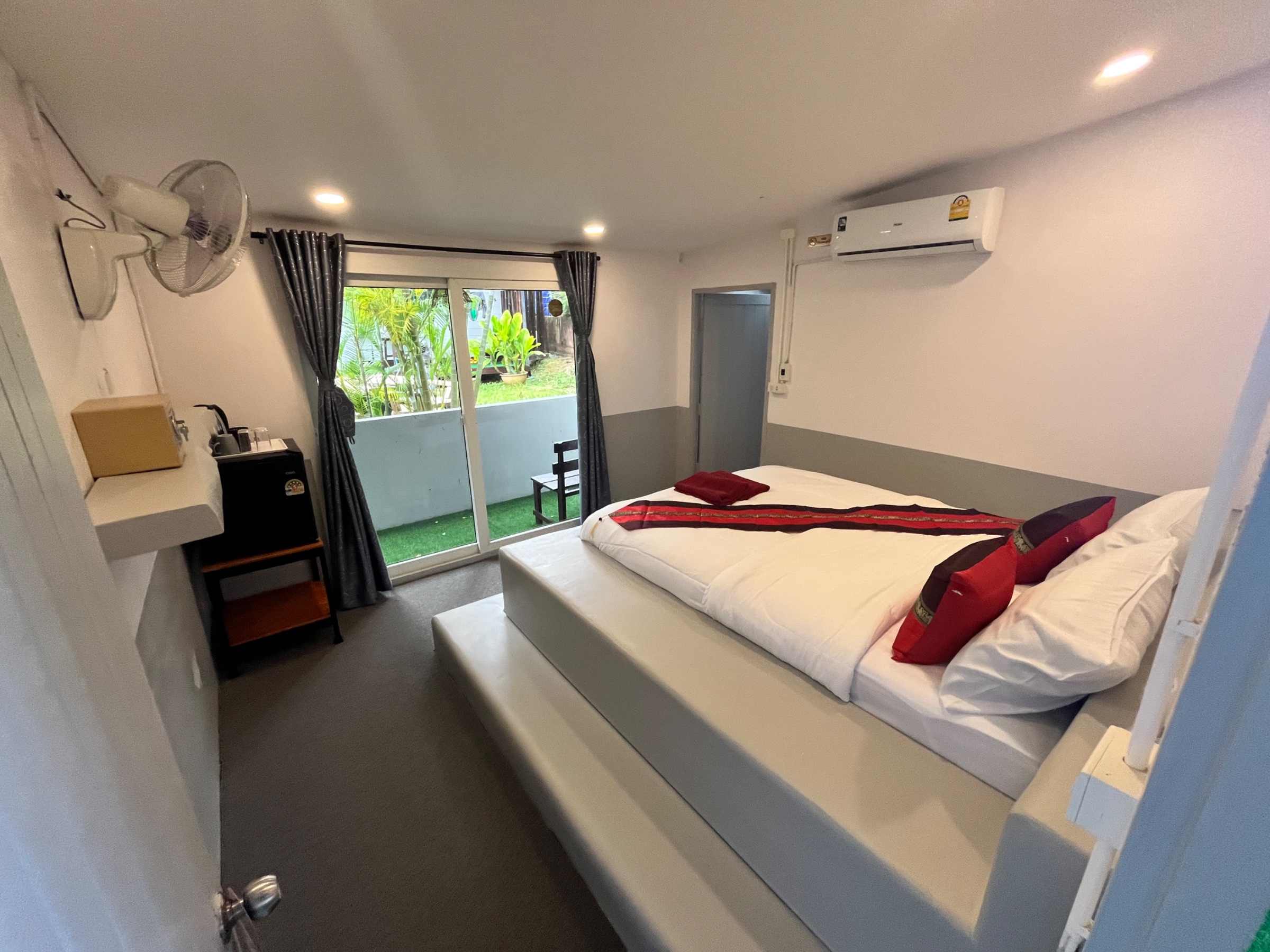 THE GUEST HOUSE 2 L
