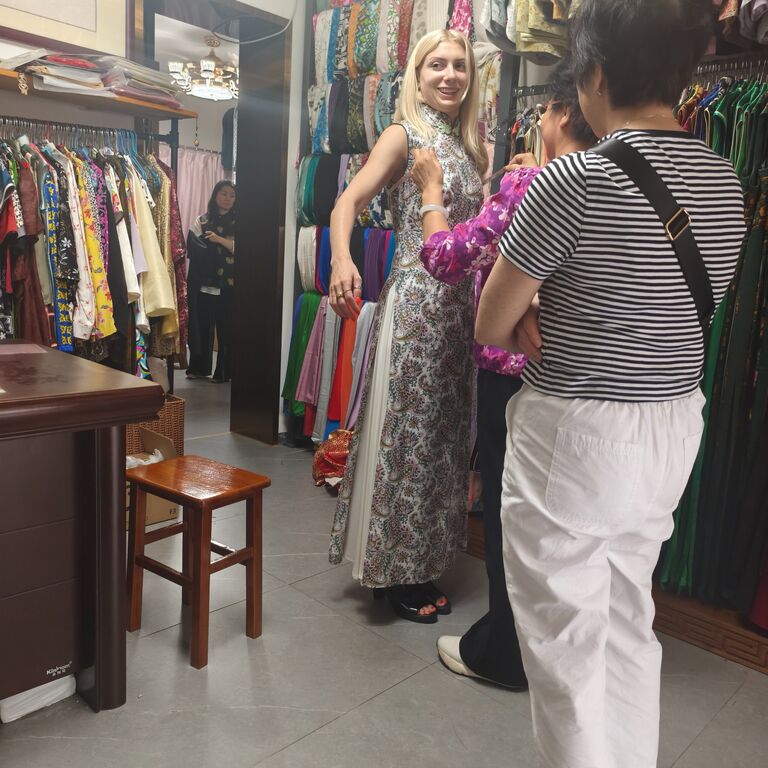 Tour Guide - Tina