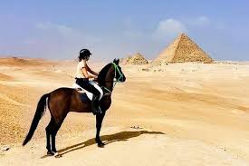 Horseback tour around the pyra