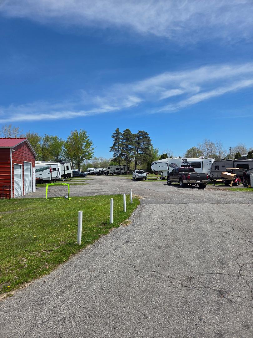 AA Royal Motel & Campground