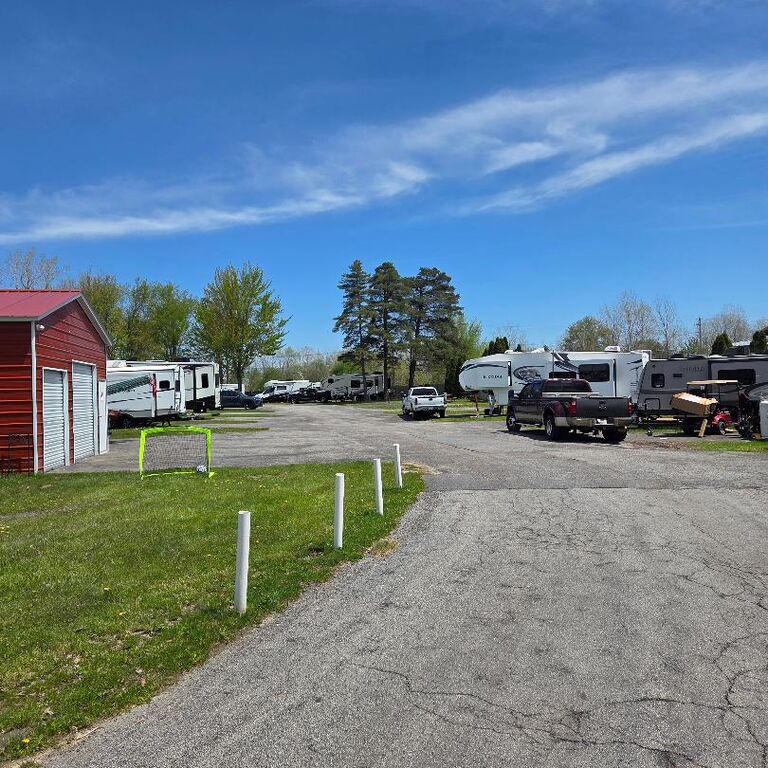 AA Royal Motel & Campground