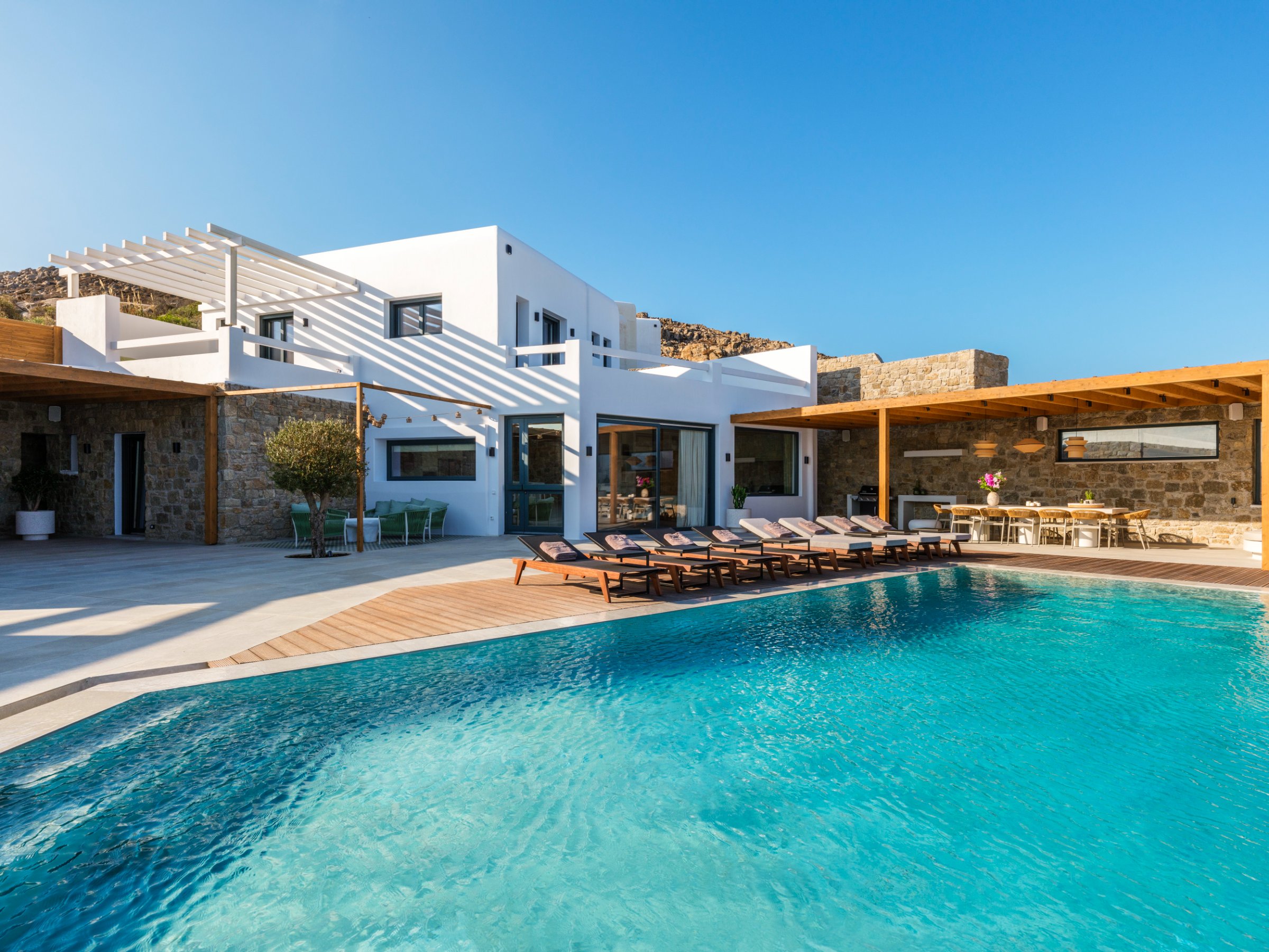 LE BELUGA MYKONOS SIA EE