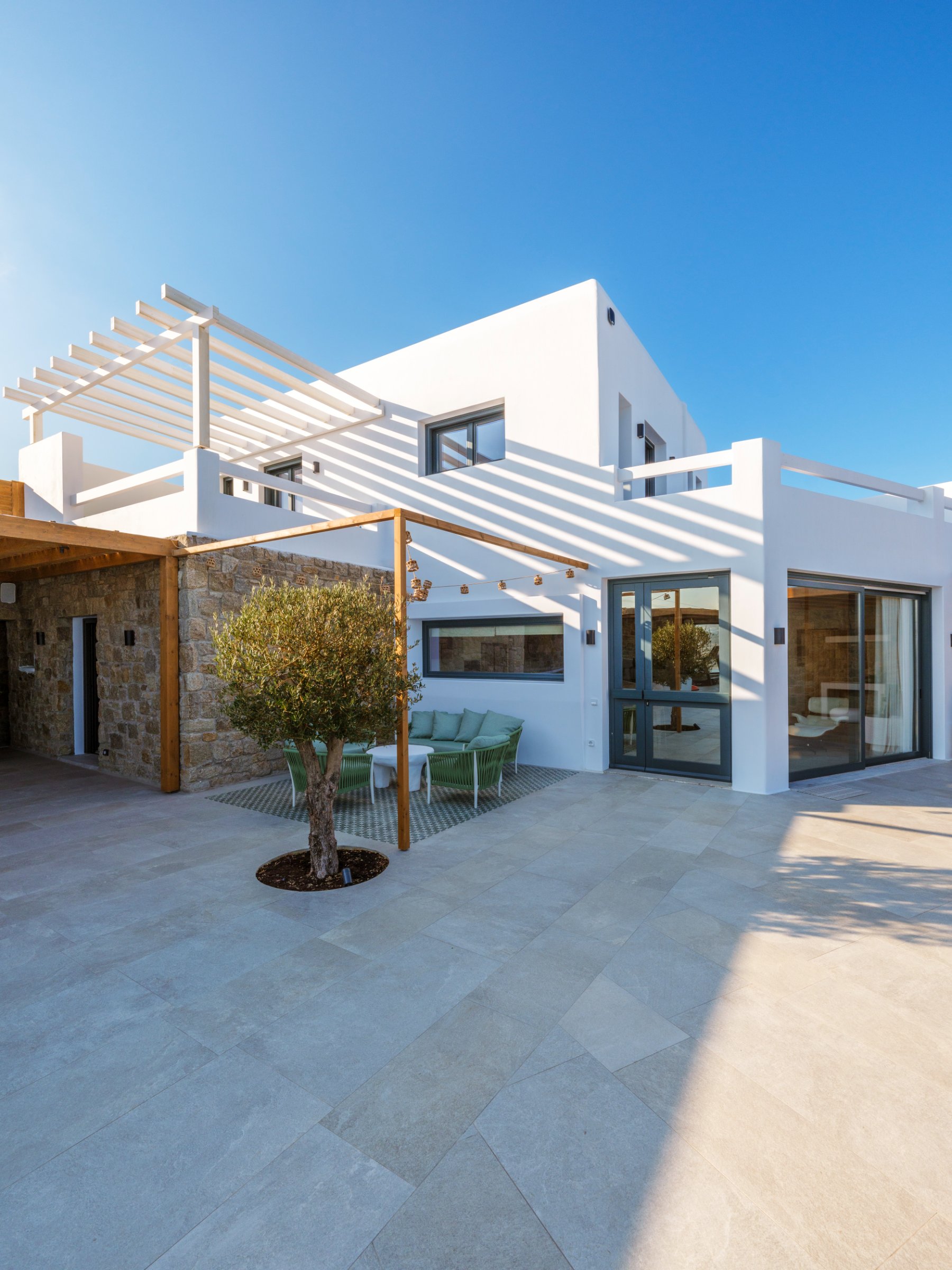 LE BELUGA MYKONOS SIA EE
