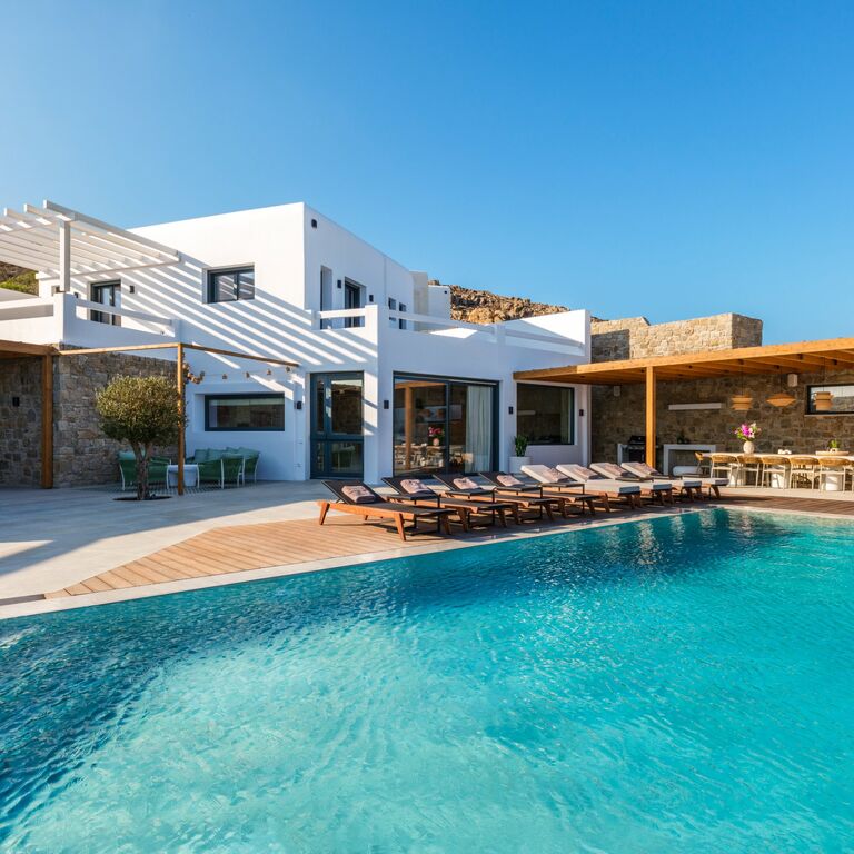 LE BELUGA MYKONOS SIA EE