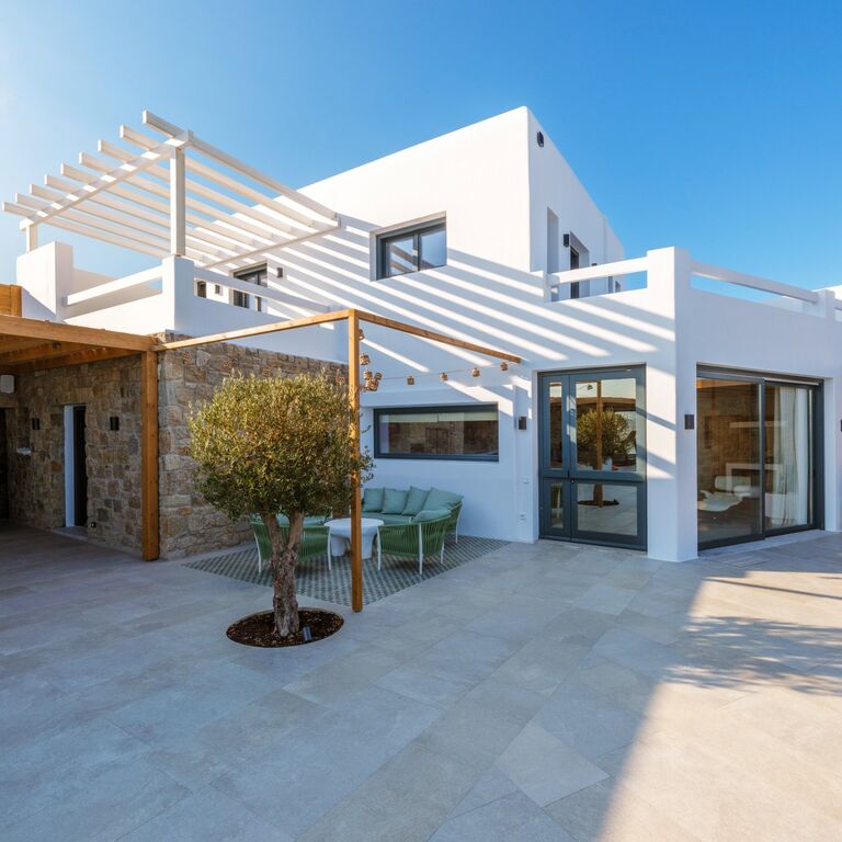 LE BELUGA MYKONOS SIA EE