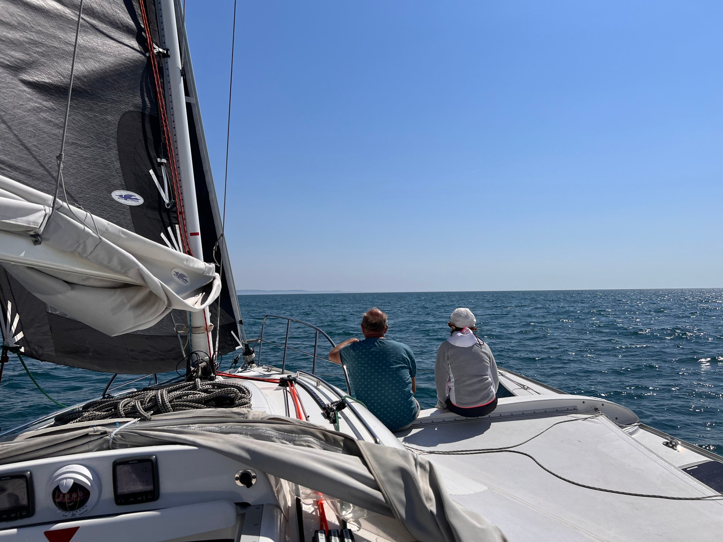 DRAGONFLY TRIMARAN CHARTER