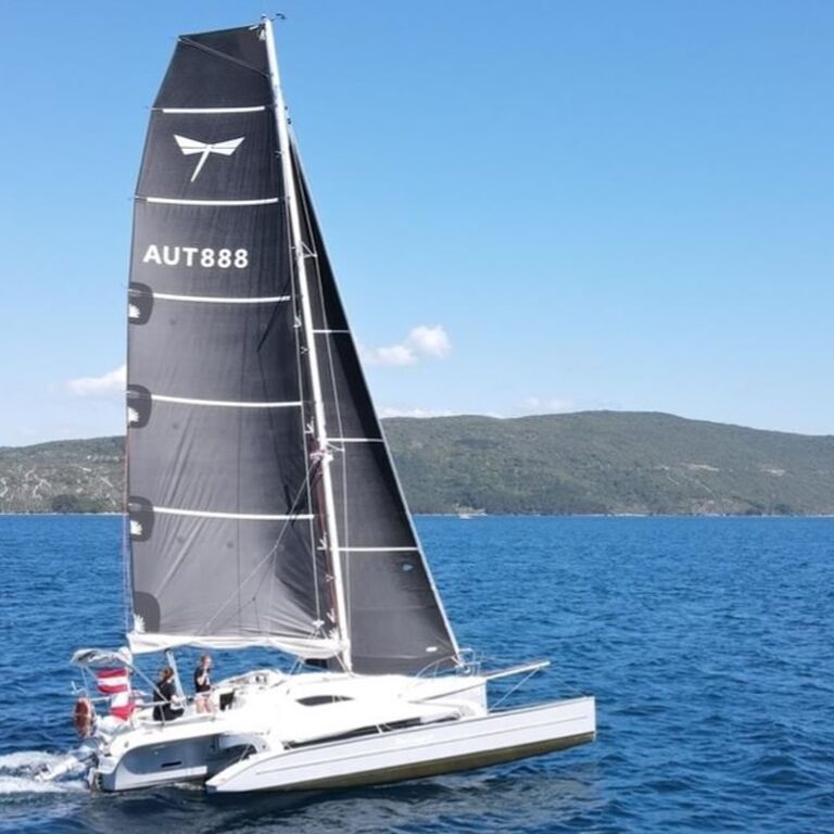 DRAGONFLY TRIMARAN CHARTER
