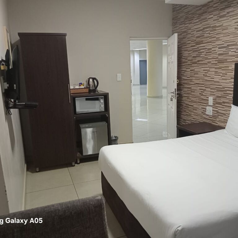 Bayside Hotel 14 Monty Naicker