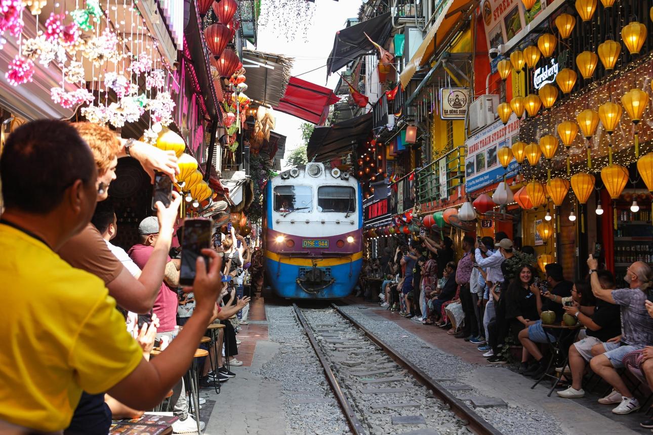Vietnam Essence Travel (VET)