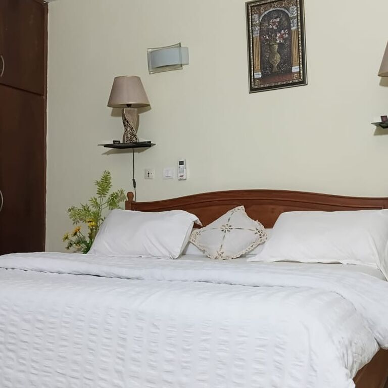Providence Guest House and Cat