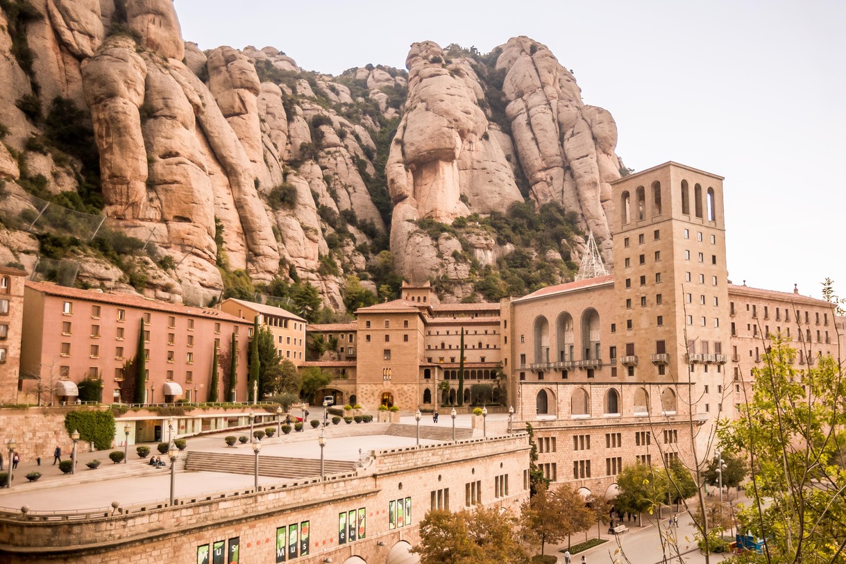 Montserrat, Tapas & Wine