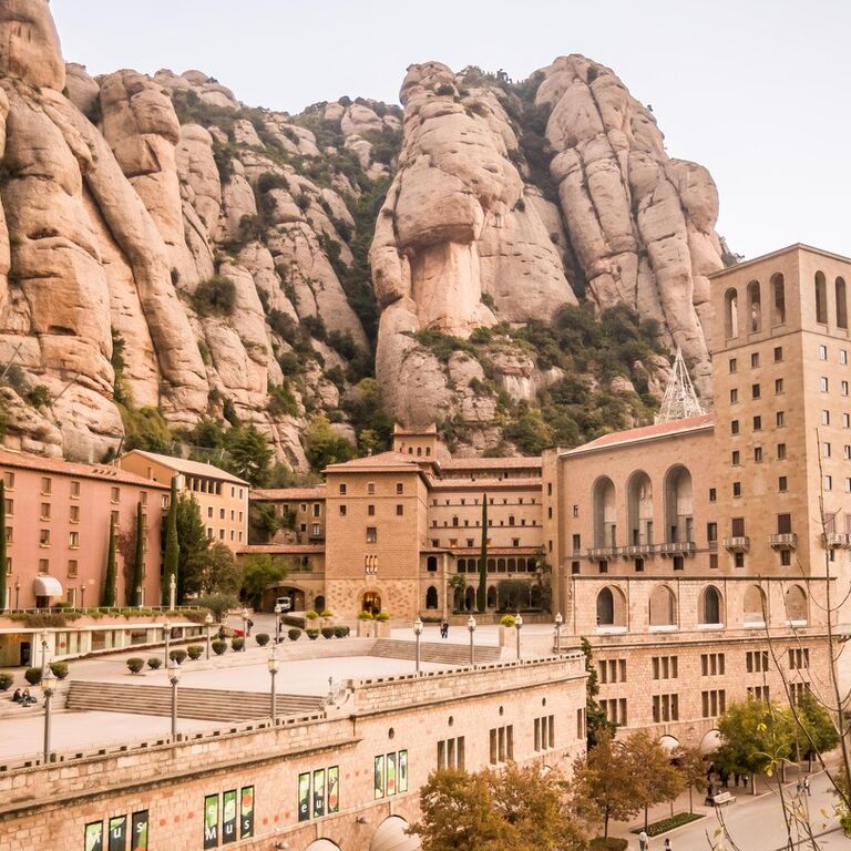 Montserrat, Tapas & Wine