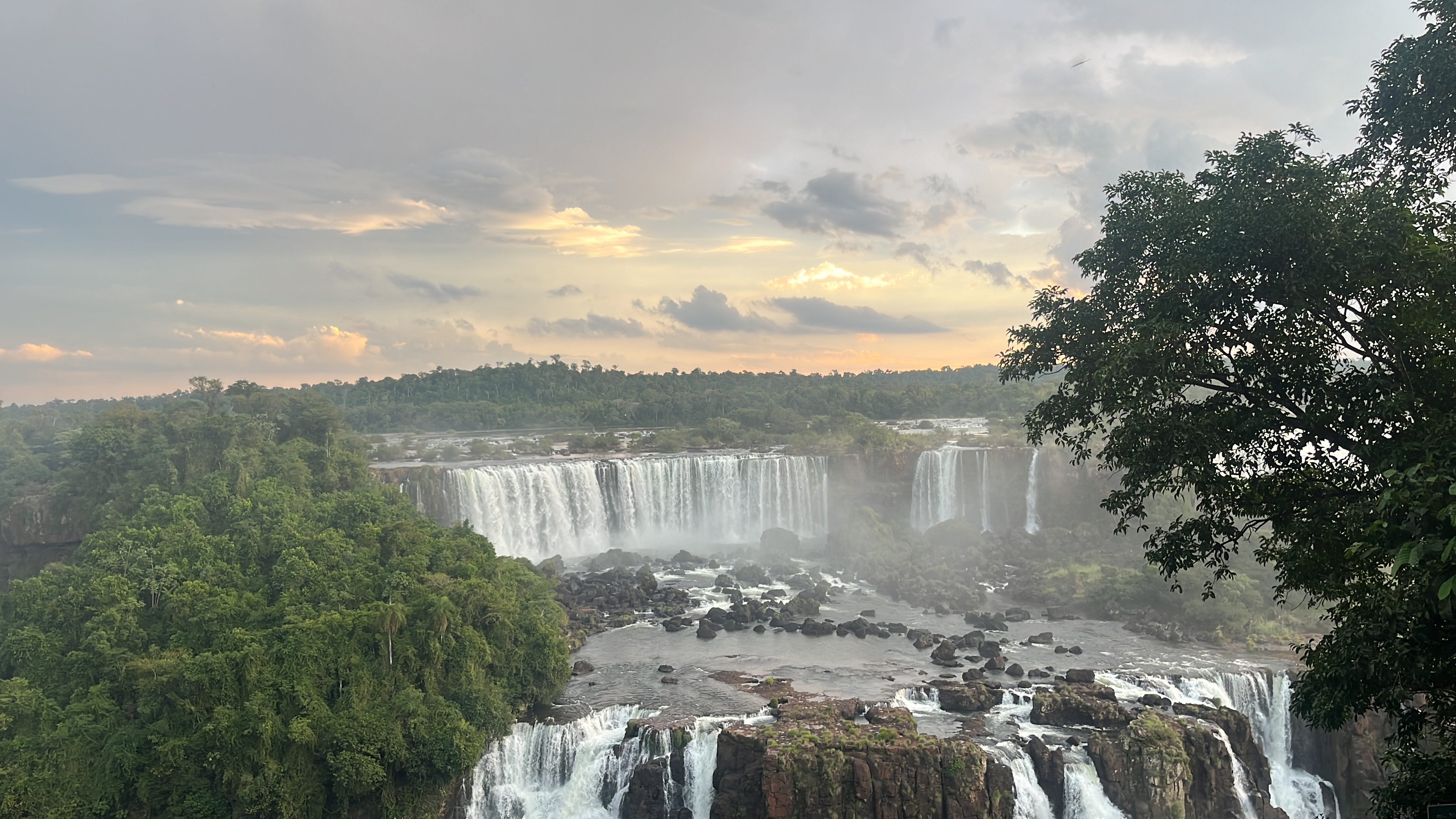 Daytour waterfalls both sides (solo tour)