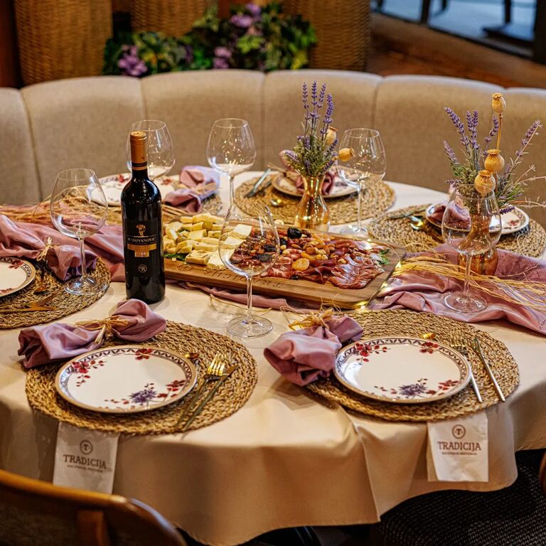 Tradicija Nacionalni restoran