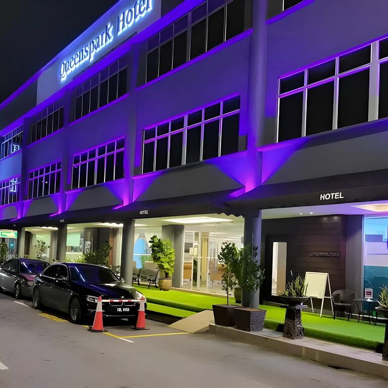 Royal Queenspark Hotel