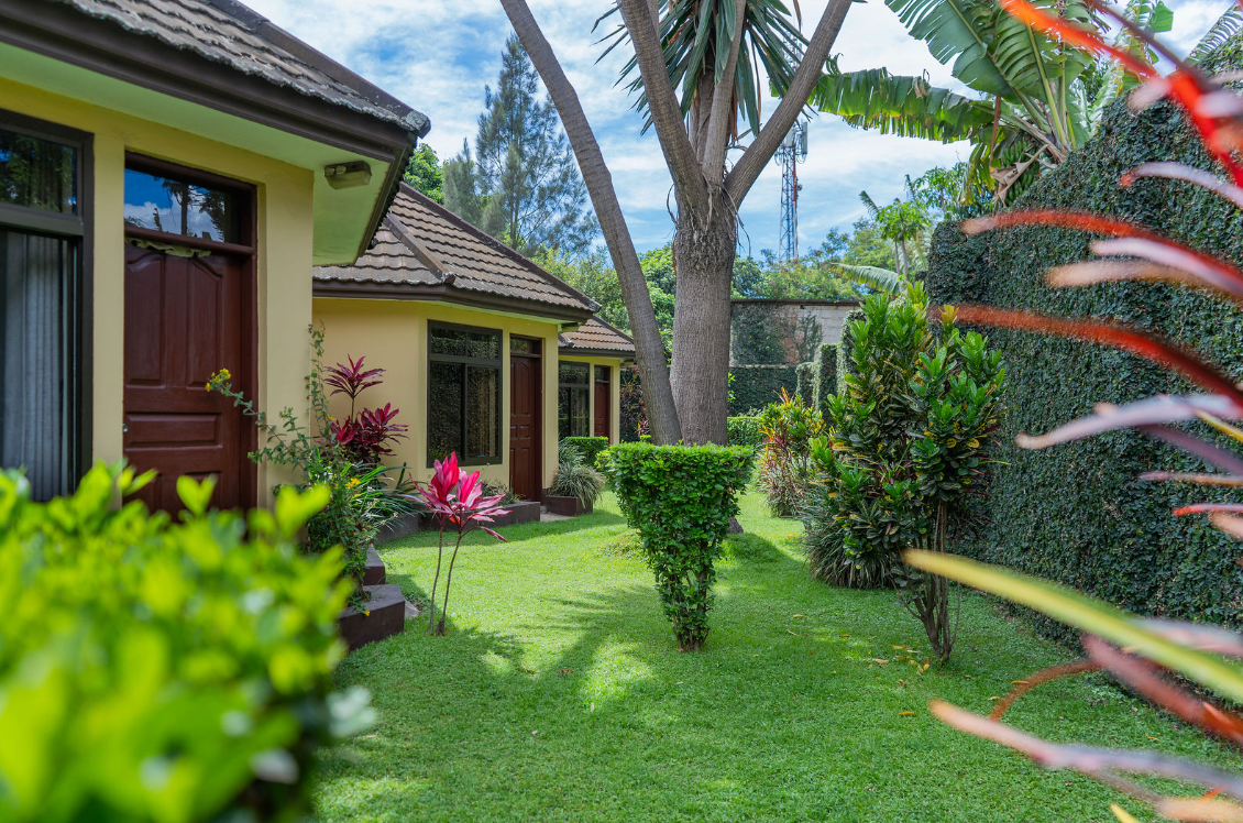 Ahadi Lodge