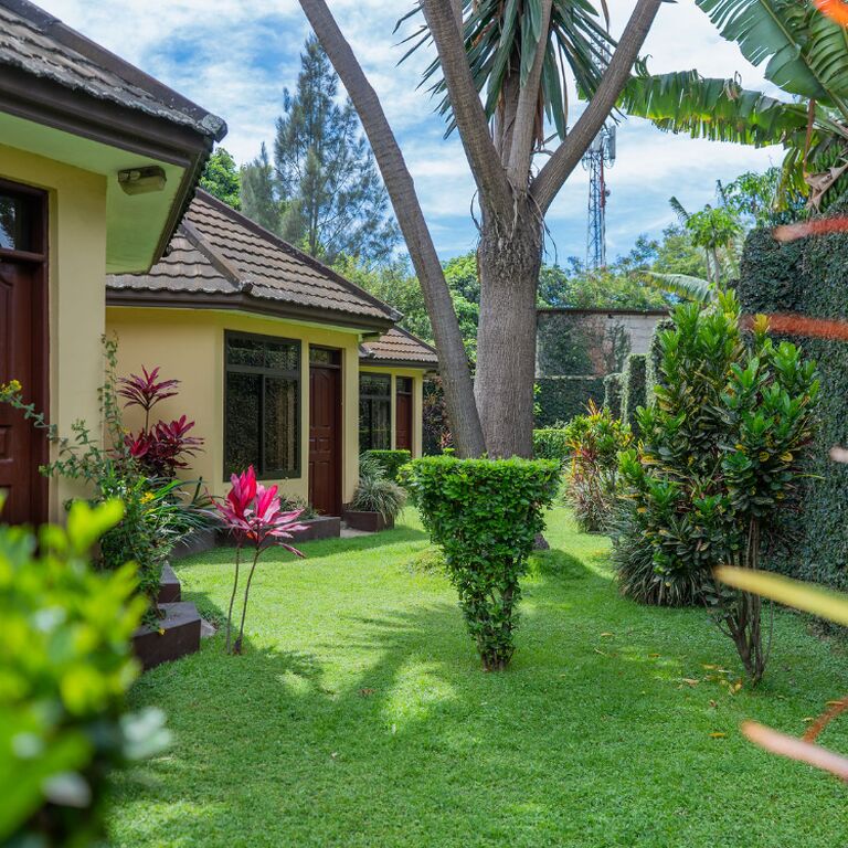 Ahadi Lodge
