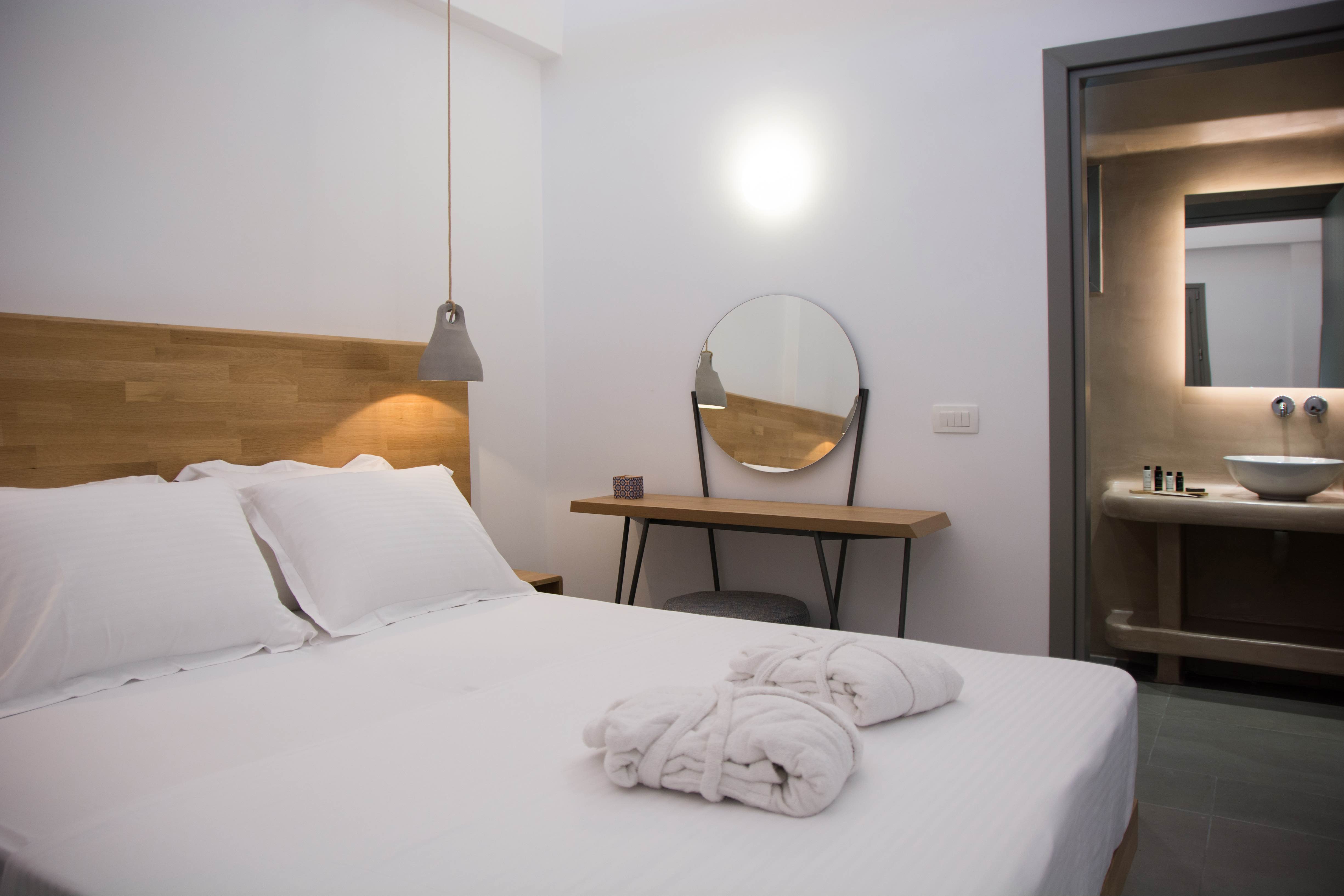 Amphitrite Suites Santorini