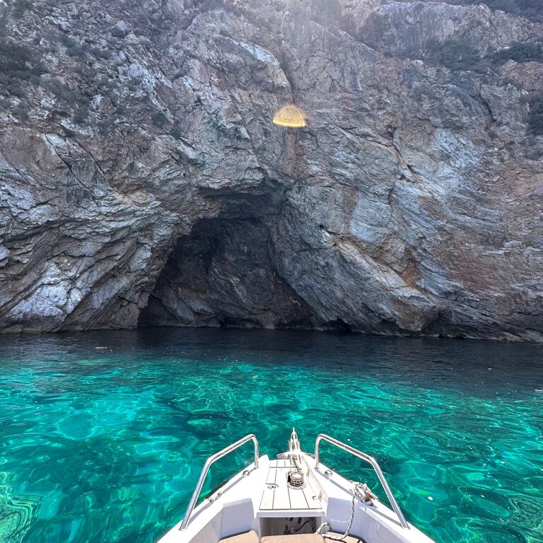 Privé Boat Cruises & Rentals