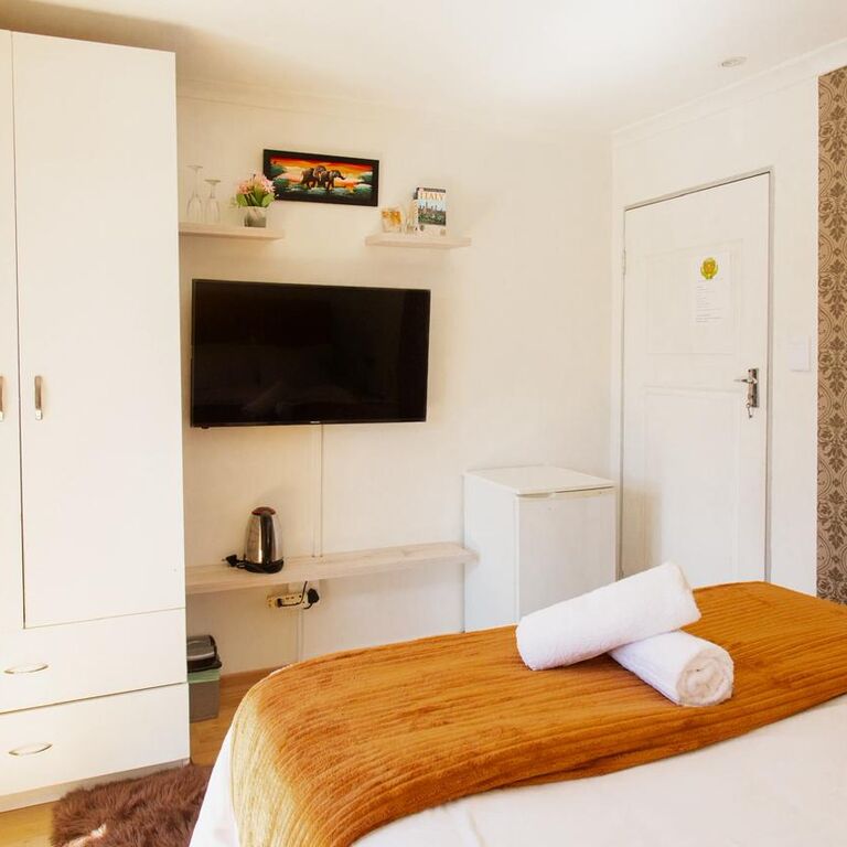 CALINE VIP MEWS