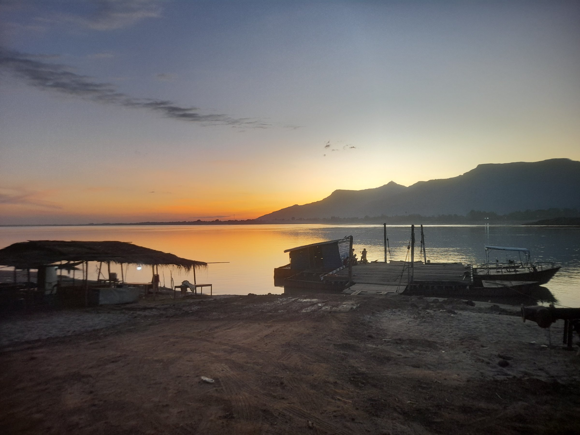 CAMPING & FISHING MEKONG BEACH