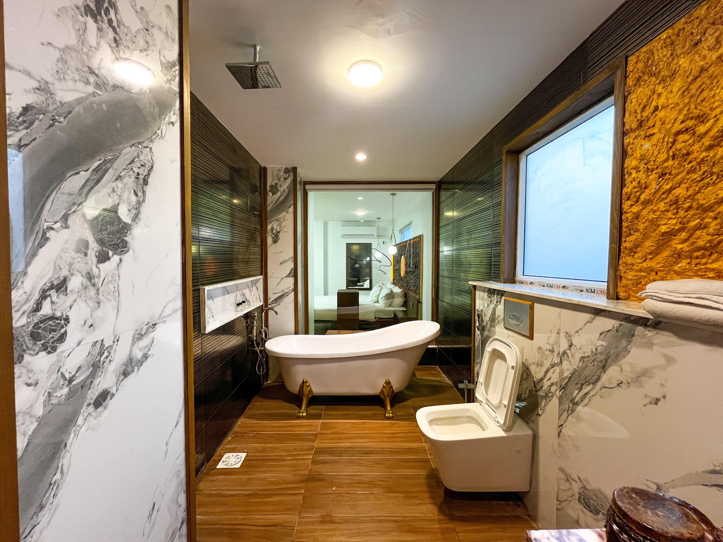 Hotel Crown Inn