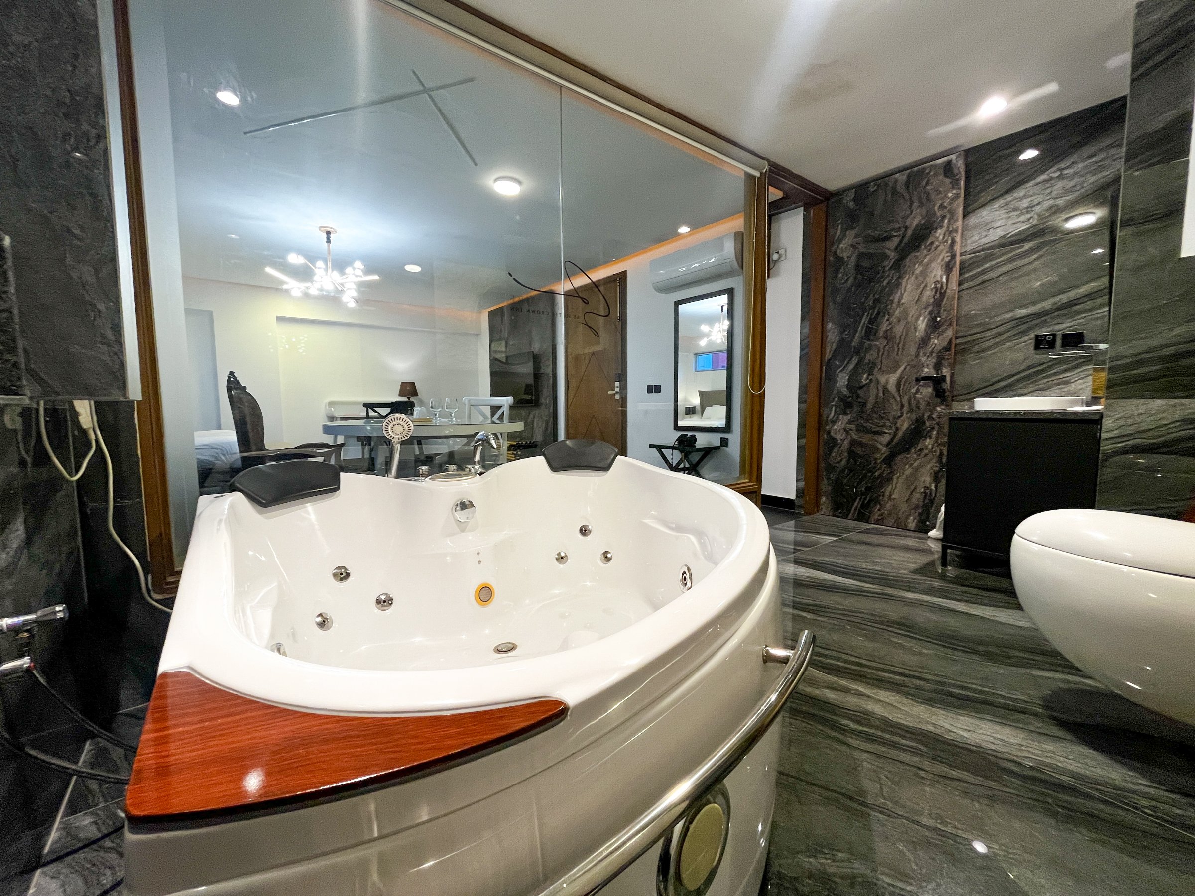 Hotel Crown Inn