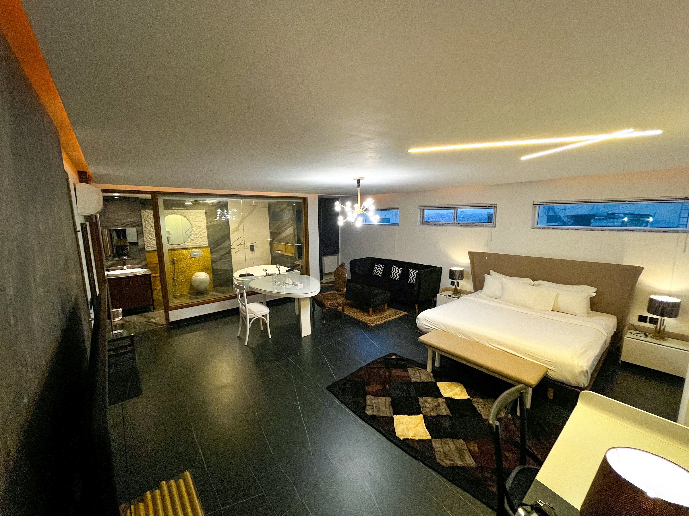 Hotel Crown Inn