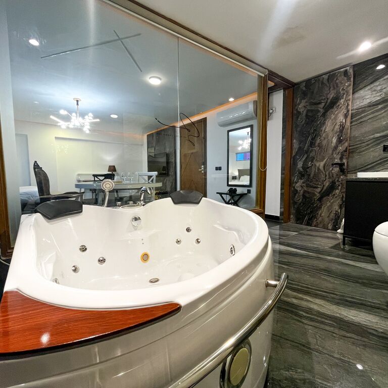 Hotel Crown Inn