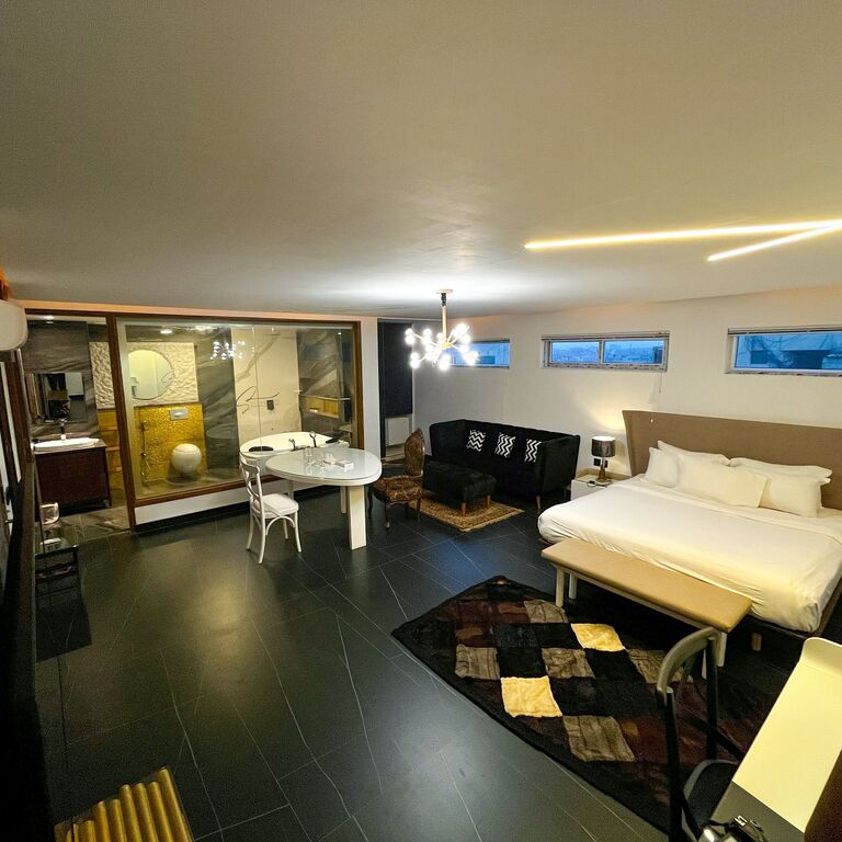 Hotel Crown Inn