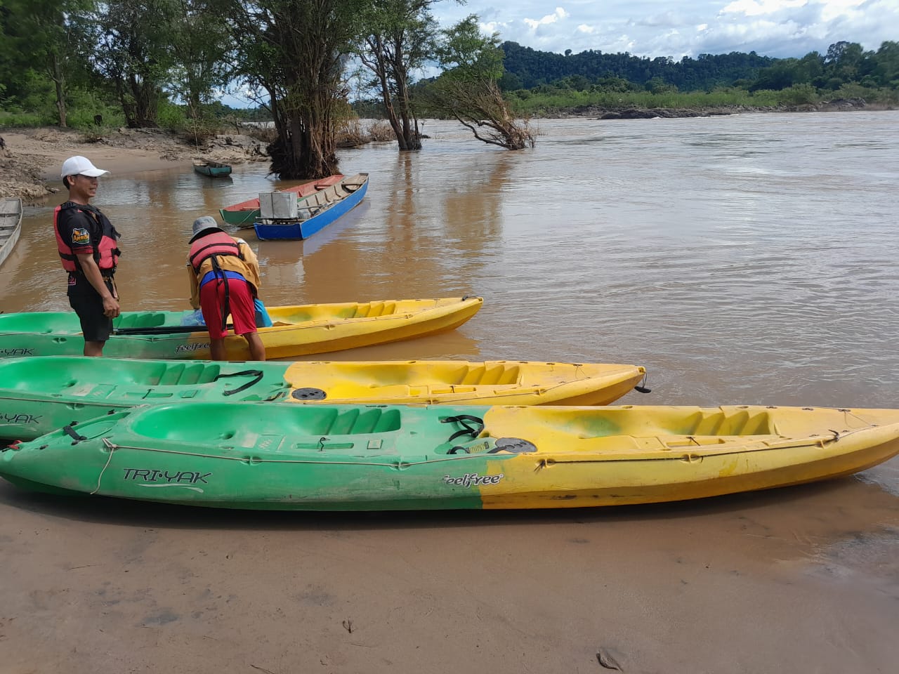 DONDET KAYAKING MEKONG Waterfa