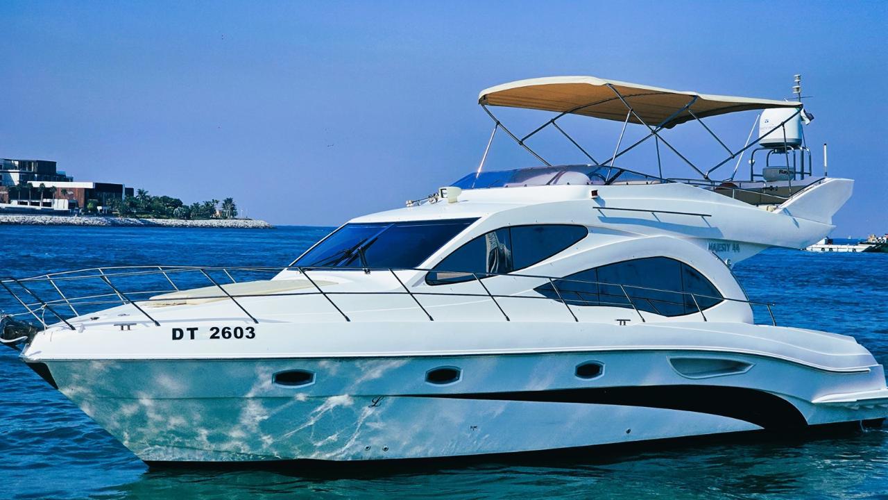 RIVIERA LEISURE YACHTS AND BOATS RENTAL LLC