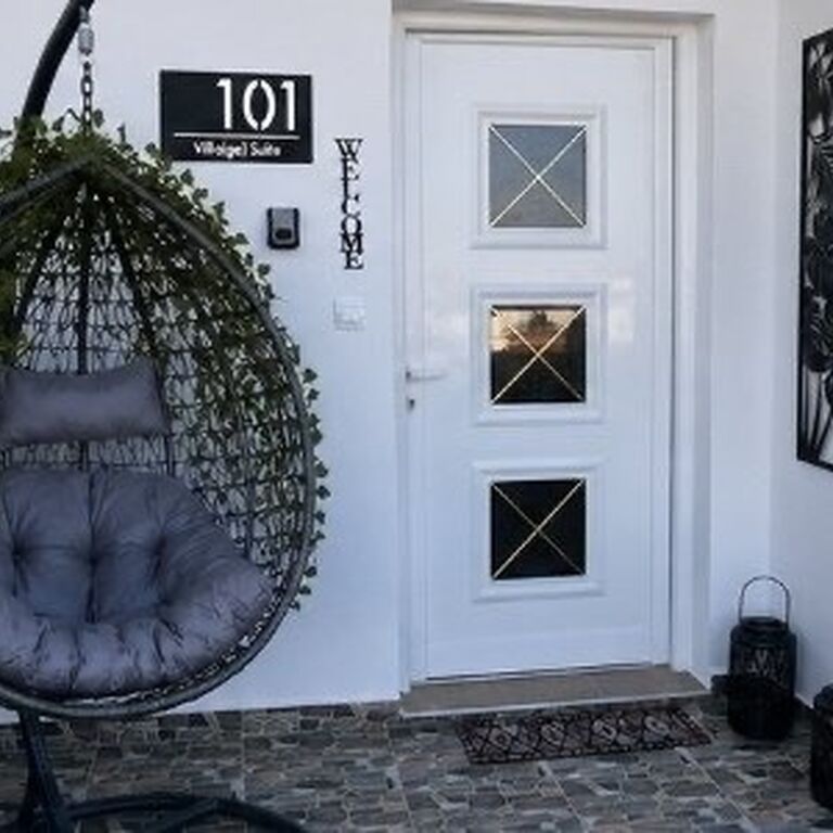 Villa(ge) Suite 101