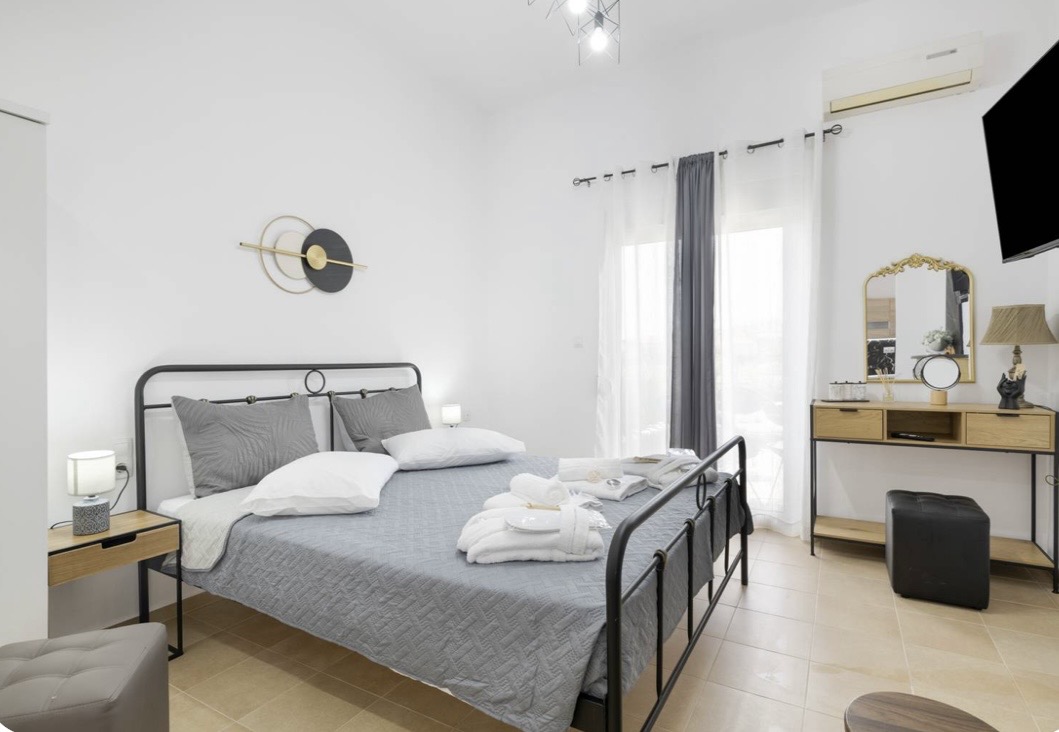 Villa(ge) Suite 102