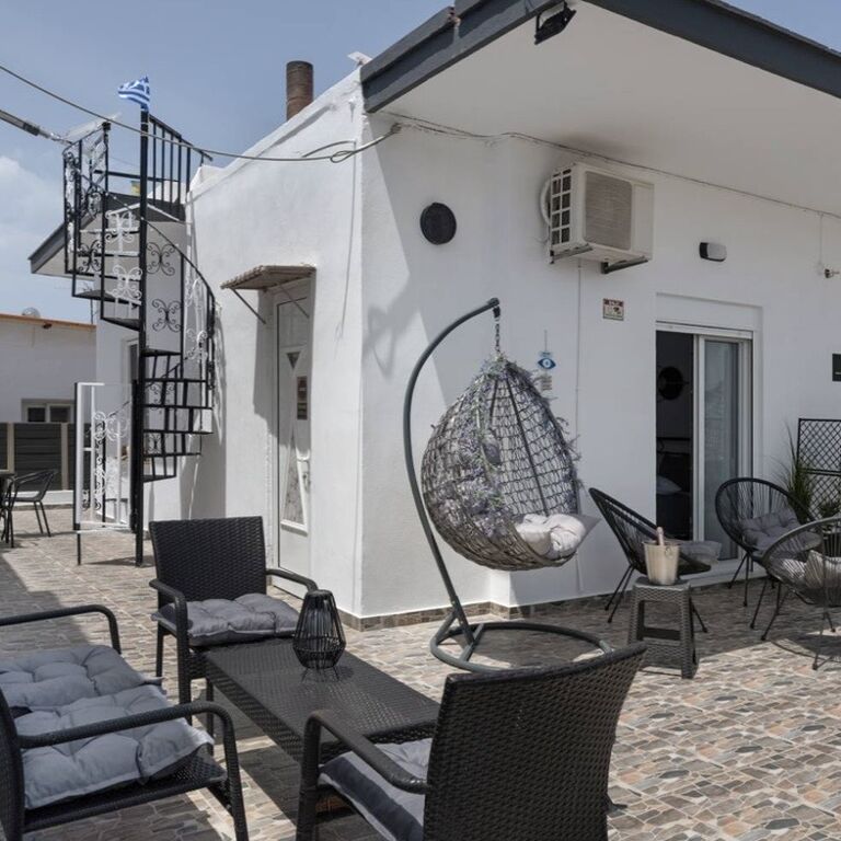 Villa(ge) Suite 102