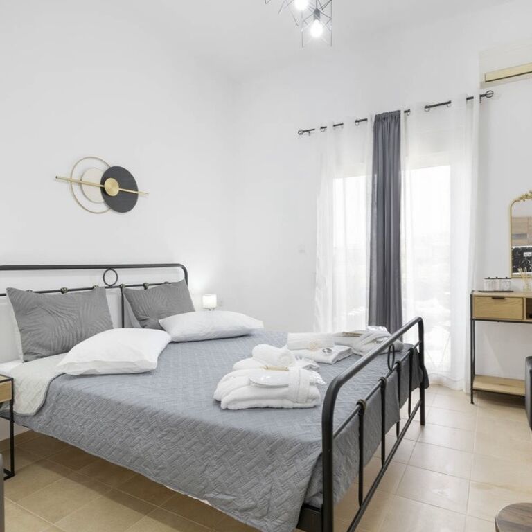Villa(ge) Suite 102