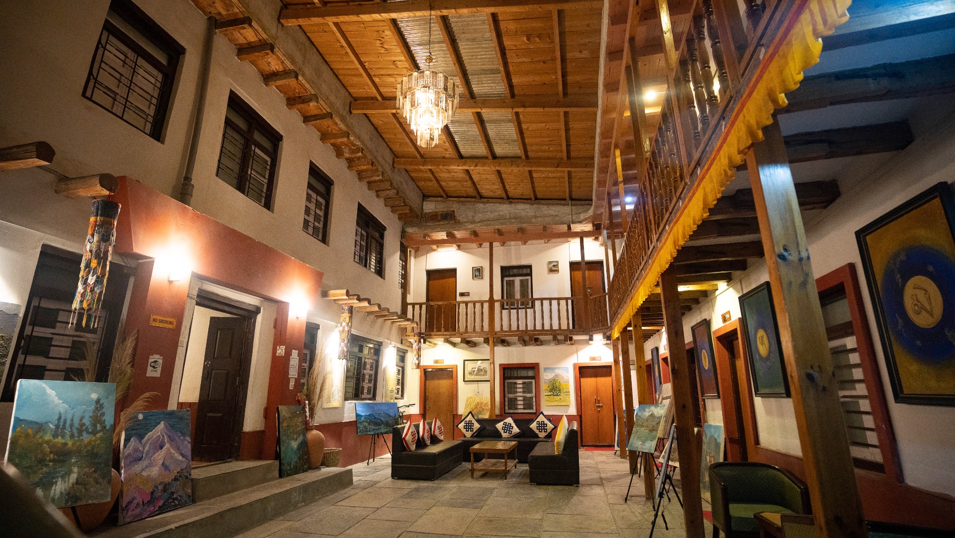 Hotel Oms Home