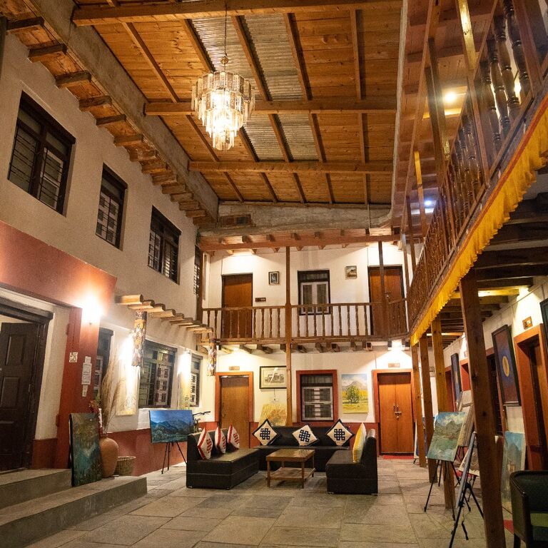 Hotel Oms Home