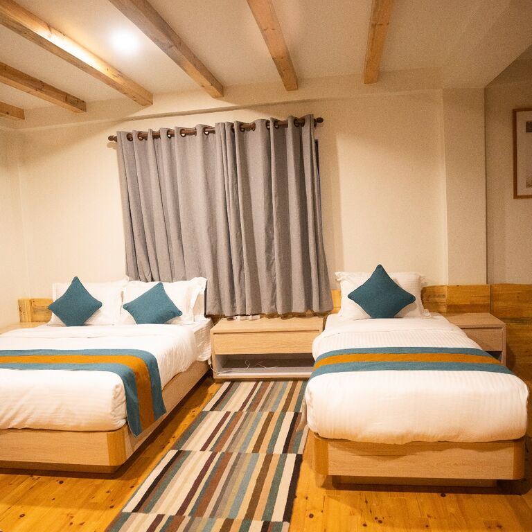 Hotel Oms Home