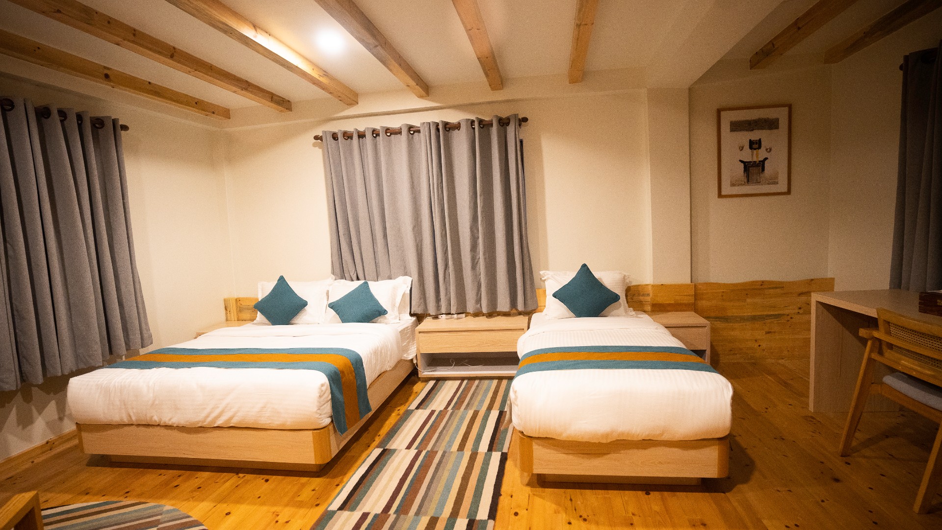 Hotel Oms Home