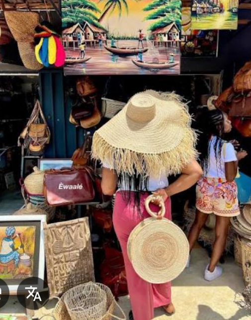 Tourist shopping in Cotonou