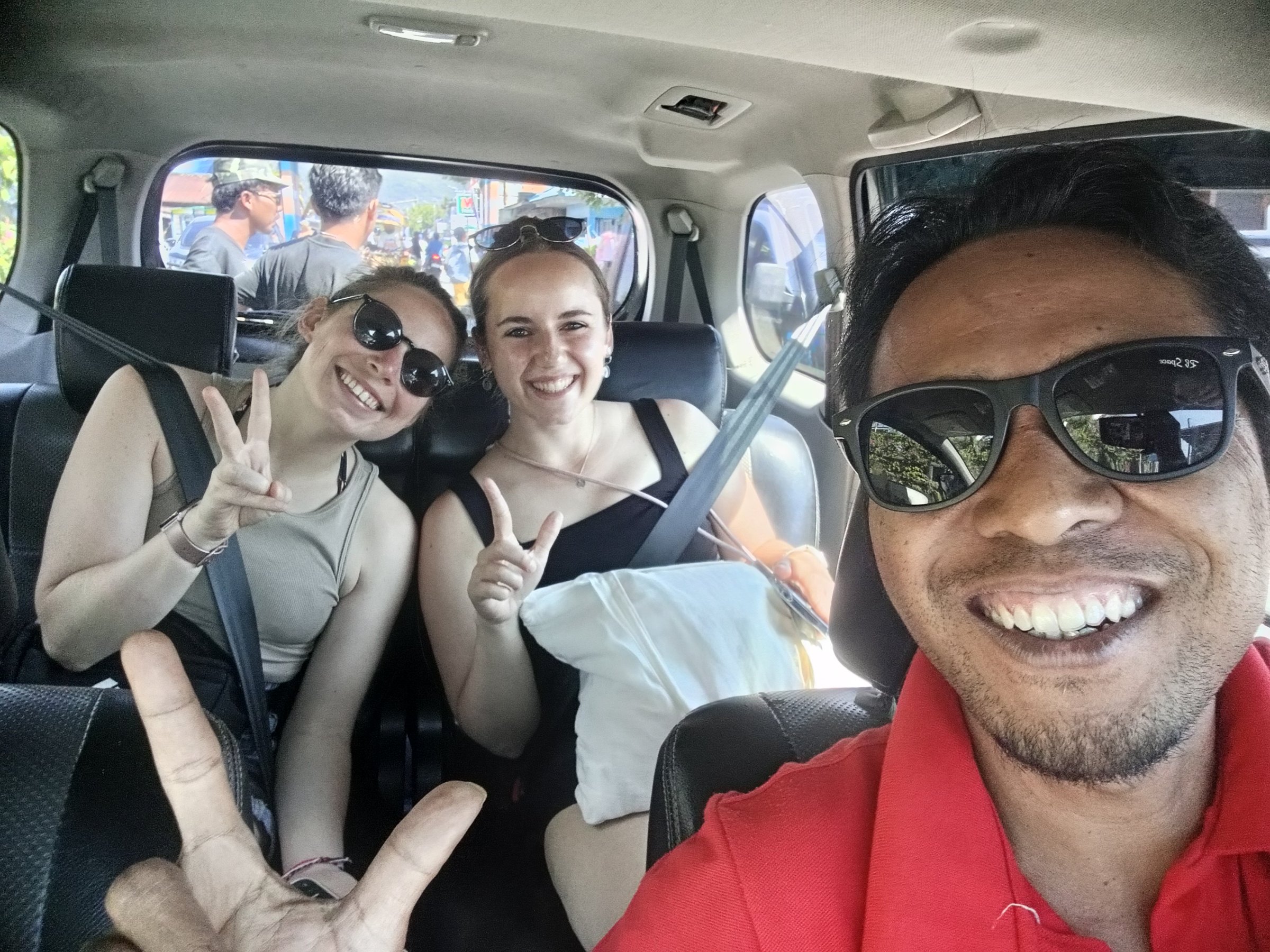 LOMBOKMALIK TOUR AND TTAVEL