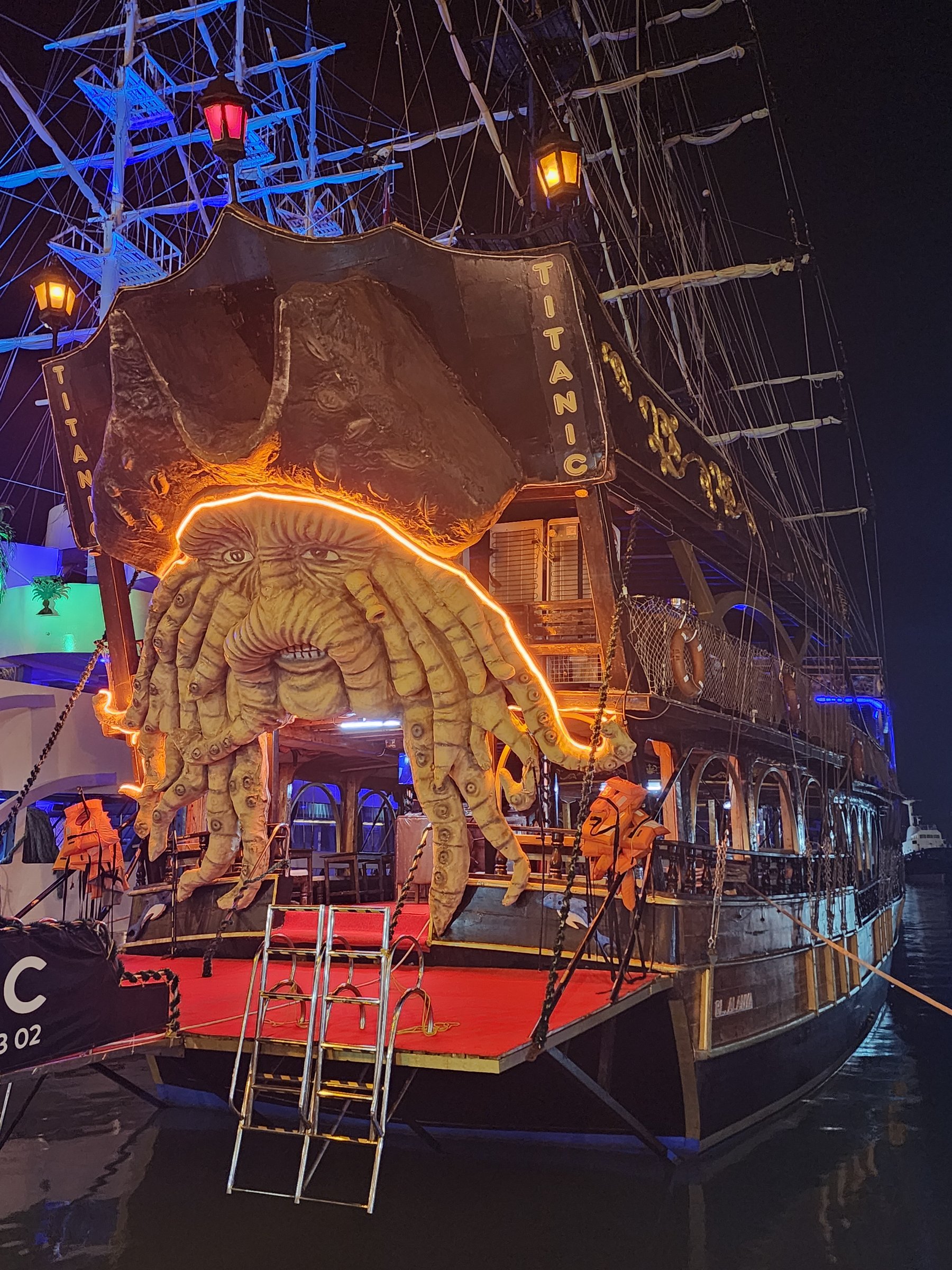 Titanic pirate boat alanya