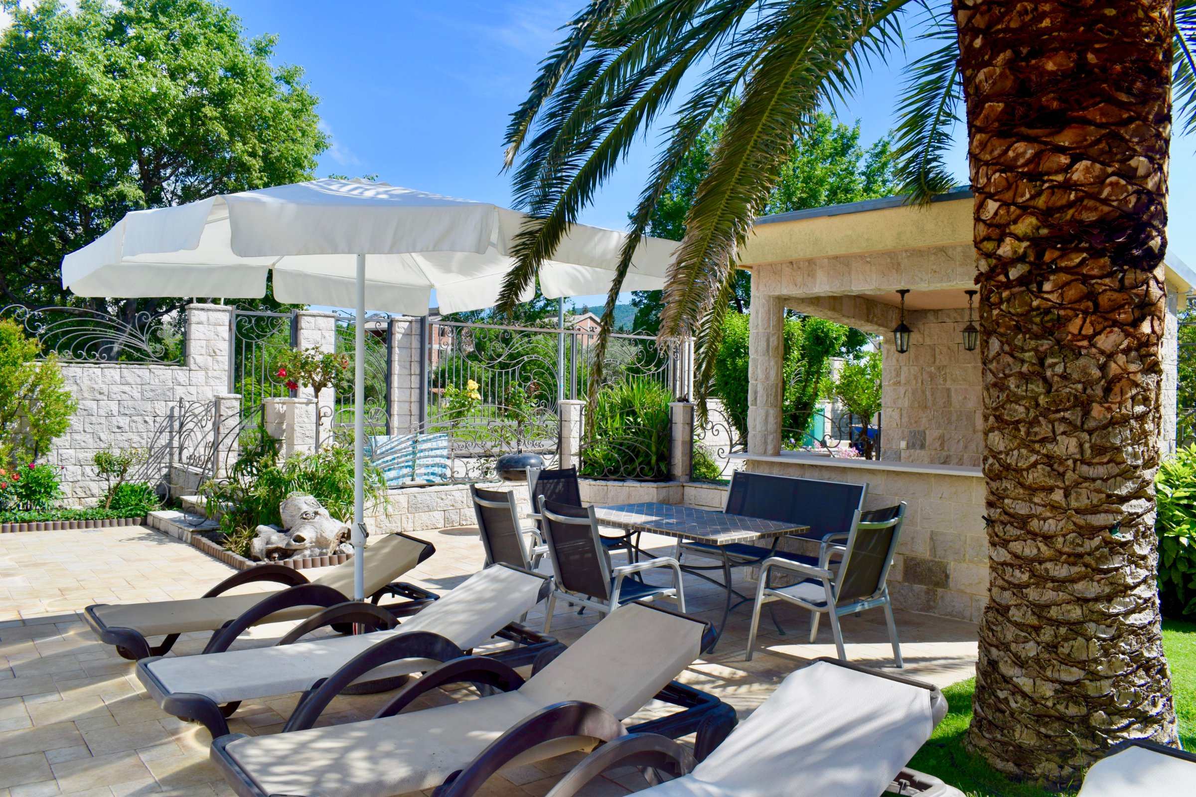 Villa Dolphin Apartments