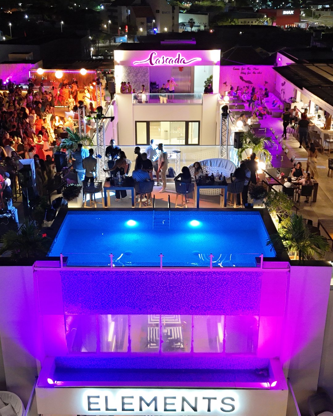 Cascada Rooftop Bar + Kitchen